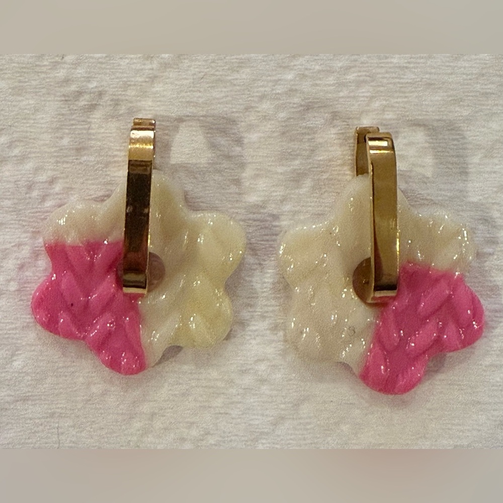 New Pink and white Flower Earrings made by me with polymer clay.